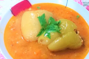 Ciorba de ardei umpluti cu carne de vitel
