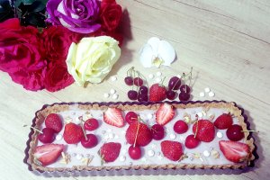 Desert tarta cu capsune si 3 ani de bucataras