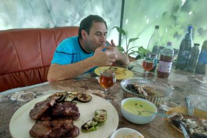 Ceafa de porc marinata, la gratar