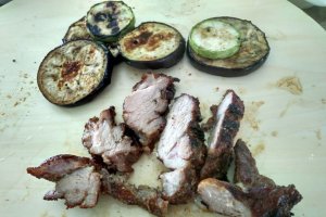 Ceafa de porc marinata, la gratar