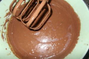 Desert negresa de post cu cirese si glazura de cacao
