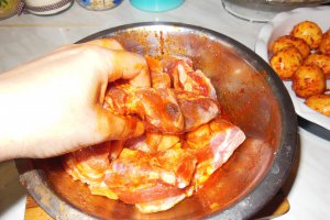 Costita si cartofi noi la cuptor