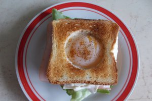 Club sandwich cu ou