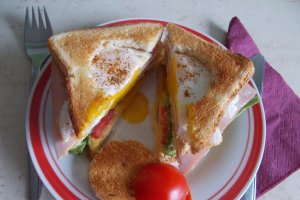 Club sandwich cu ou