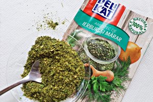 Tagliatele cu sos de rosii si chiftele invelite in cascaval