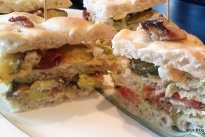 Sandwich Club cu avocado si sardine