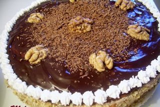Tort cu mousse de ciocolata si nuci
