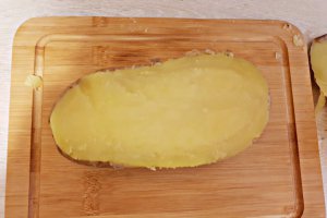 Cartofi umpluti si rumeniti la cuptor