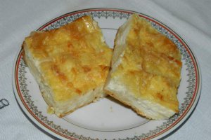 Aperitiv placinta creata cu branza sarata