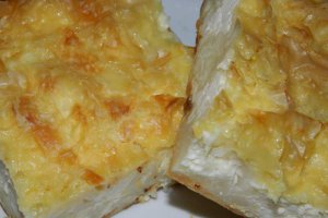 Aperitiv placinta creata cu branza sarata