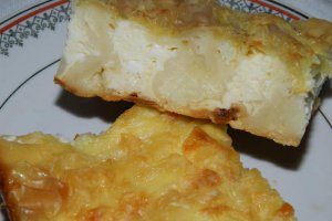 Aperitiv placinta creata cu branza sarata