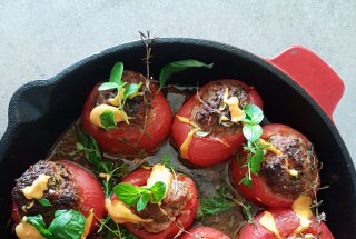 Rosii umplute cu sos Andalouse si vinegrette din rosii