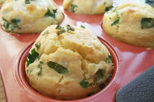 Aperitiv muffins cu ou