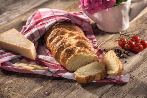 Paine impletita cu dovlecei si parmezan