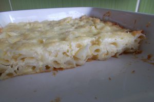 Budinca sarata, cu paste si branzeturi