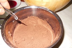 Desert ciocolata de casa cu sirop de cirese