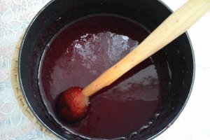 Desert cheescake de capsuni si jeleu de visine