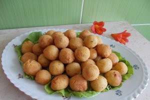 Bulete din cascaval, cas sarat si ierburi italiene