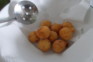 Bulete din cascaval, cas sarat si ierburi italiene