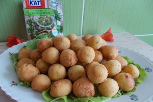 Bulete din cascaval, cas sarat si ierburi italiene