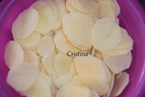 Gratin de cartofi cu ierburi aromate