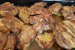 Friptura de porc si cartofi cu unt la cuptor, servite cu sos de usturoi si rosii-6