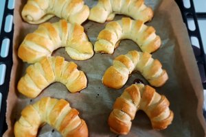 Desert pariziene cu jeleu de cirese
