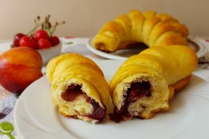 Desert pariziene cu jeleu de cirese