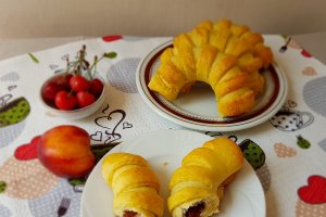 Desert pariziene cu jeleu de cirese