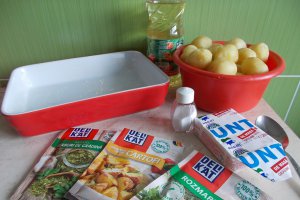 Cartofi noi aromatizați, la cuptor