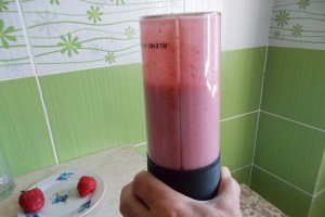 Smoothie & Milkshake de banane si capsuni