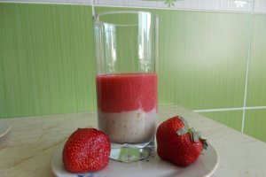 Smoothie & Milkshake de banane si capsuni