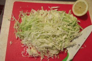 Salata de varza cu ton si rosii deshidratate, la borcan