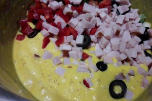 Aperitiv chec cu ardei, masline si sunca