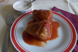 Ardei umpluti, in sos de rosii