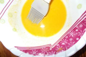 Aperitiv briose dospite cu stir rosu si fulgi de mei