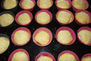 Aperitiv briose dospite cu stir rosu si fulgi de mei