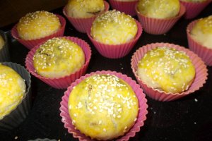 Aperitiv briose dospite cu stir rosu si fulgi de mei