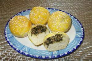 Aperitiv briose dospite cu stir rosu si fulgi de mei