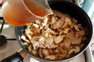 Carne de porc cu ciuperci