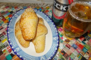 Aperitiv cornuri cu branza si susan