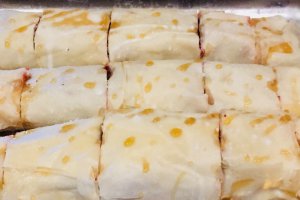 Desert strudel cu visine, cocos si sirop de artar