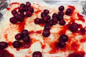 Desert strudel cu visine, cocos si sirop de artar