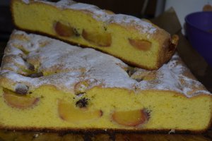 Prajitura cu piersici si migdale trase in ciocolata