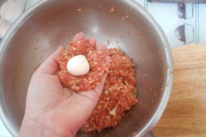 Chiftelute umplute cu mozzarella  (meat ball)