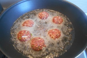 Chiftelute umplute cu mozzarella  (meat ball)