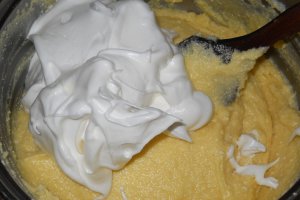 Papanasi din iaurt in crusta de piscoturi