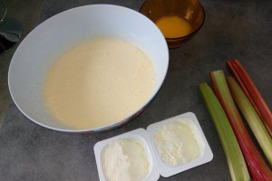 Desert prajitura cu rubarba si cirese