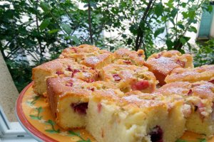 Desert prajitura cu rubarba si cirese