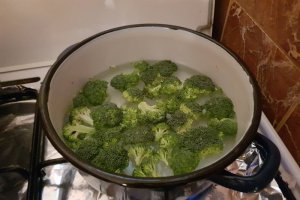 Creveti cu broccoli si legume sote